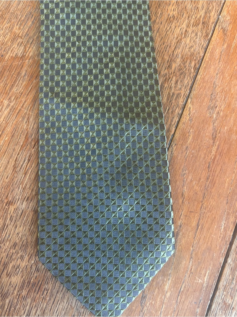 David Donahue Italian Classic Men's Green Geometric Tie 100% Silk